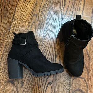 Women’s booties size 7.5